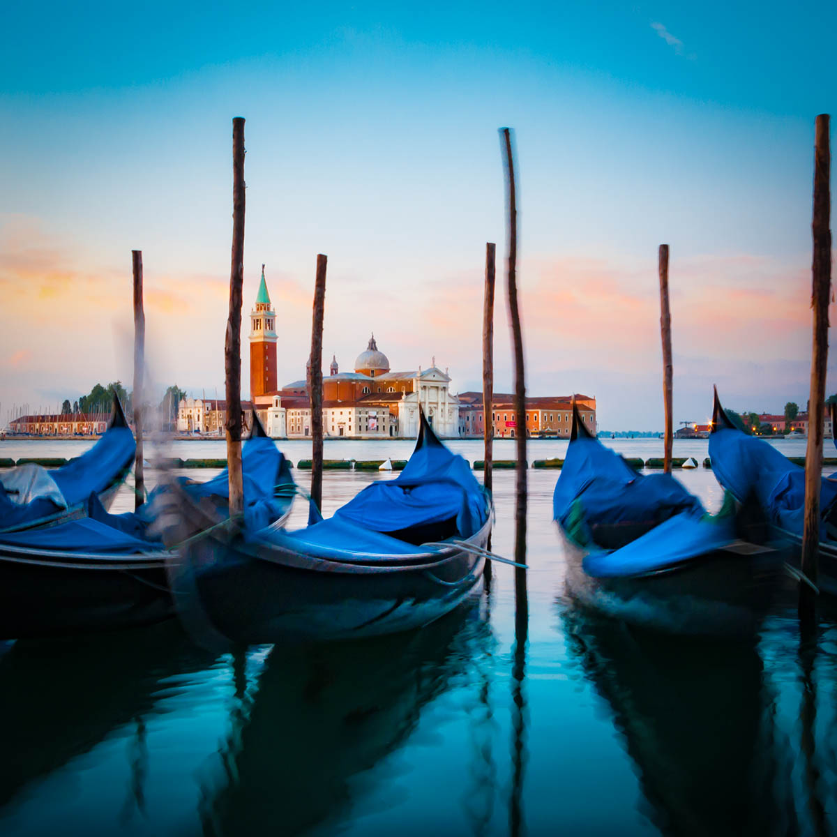 tourist free photography - Venetian gondolas