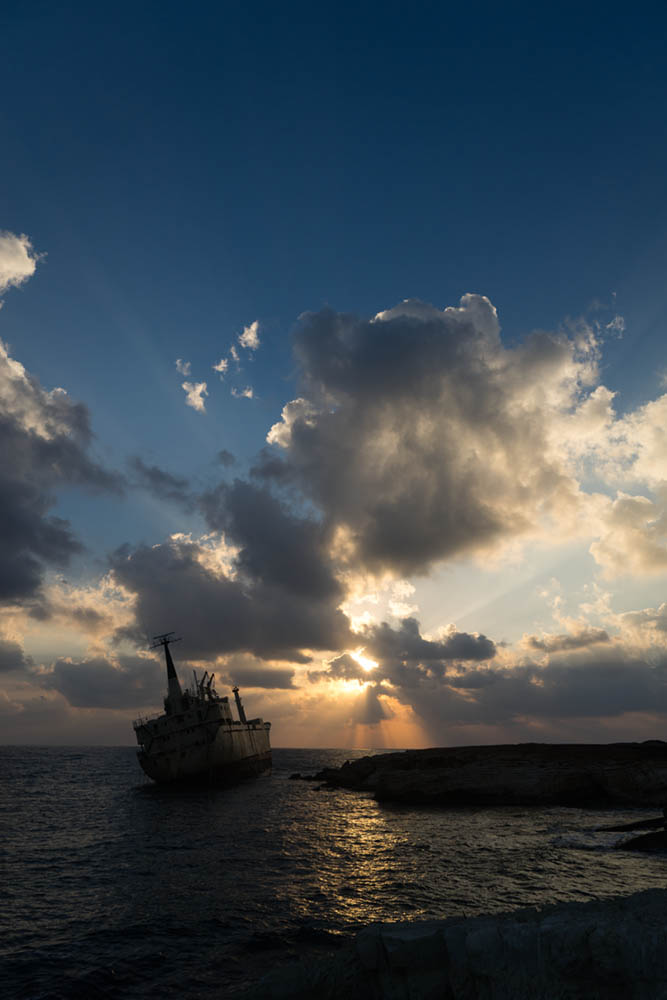 exposure compensation ship wreck cyprus correct sky